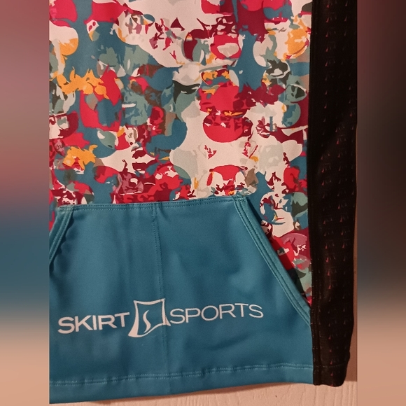 SkirtSports by Ownway sz. Medium Sleeveless Sports‎ Top - Picture 5 of 7